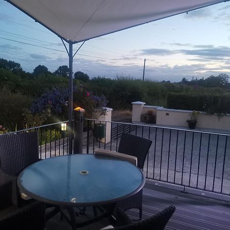 Tranquil Unit Close To Kells Килкени Екстериор снимка